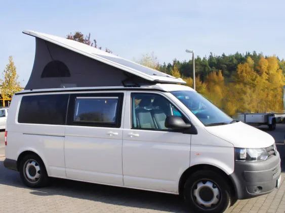VW T5 mit aufgestelltem SCA-193-Aufstelldach